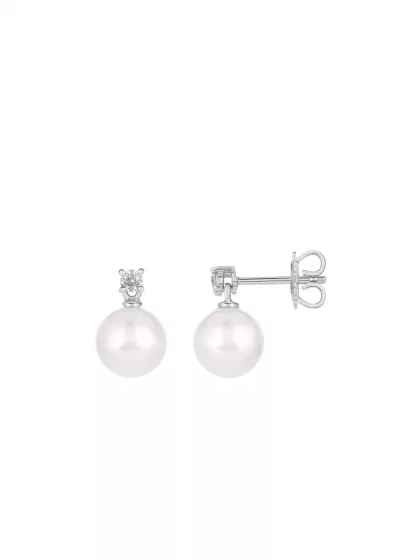 18k white gold, 2 Akoya cultured pearls, 2 diamonds, 8 mm diameter