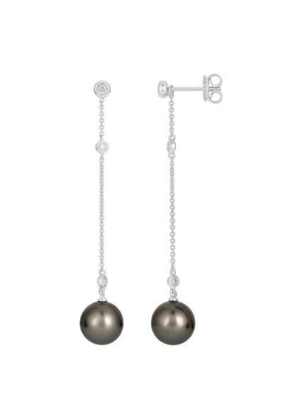 18k white gold, 2 Tahitian cultured pearls, 6 diamonds