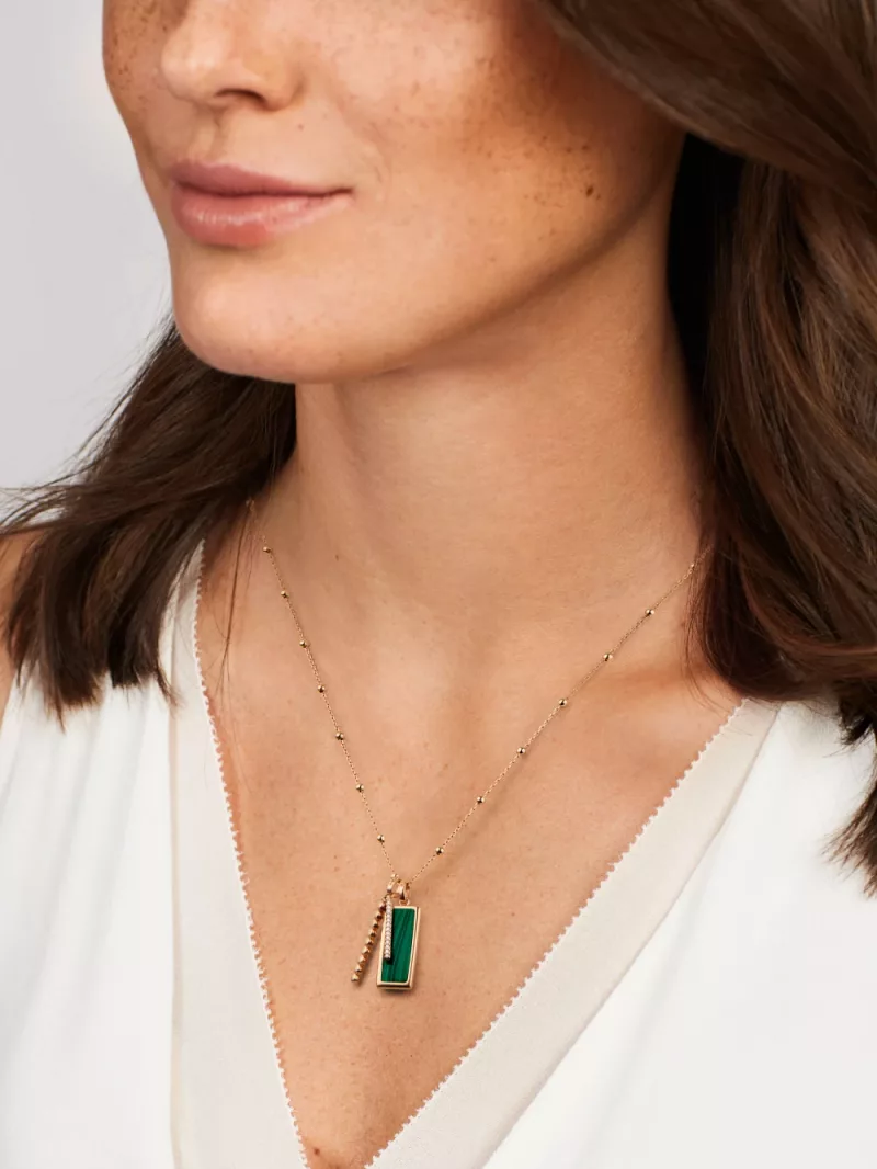 18k rose gold, 13 diamonds, 1 malachite, 45 cm length