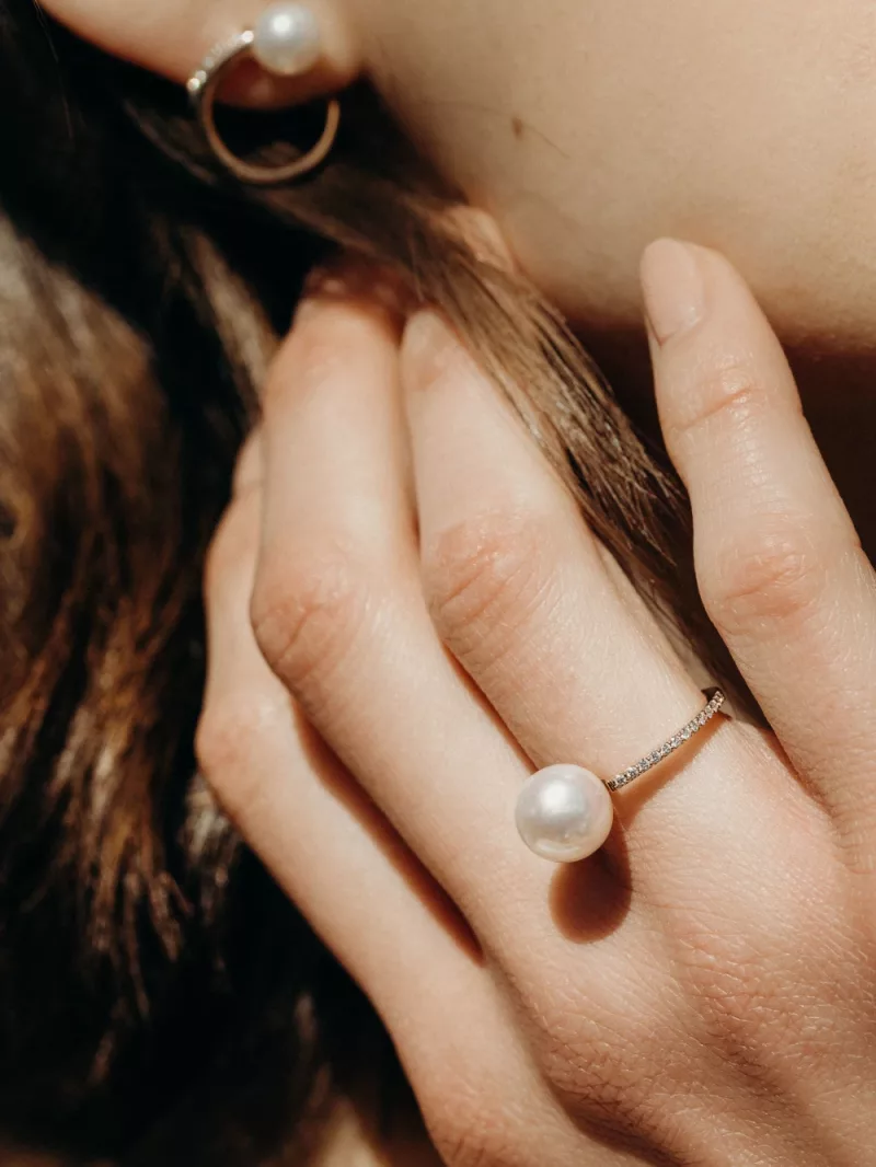 18k rose gold, 1 freshwater cultured pearl, 26 diamonds